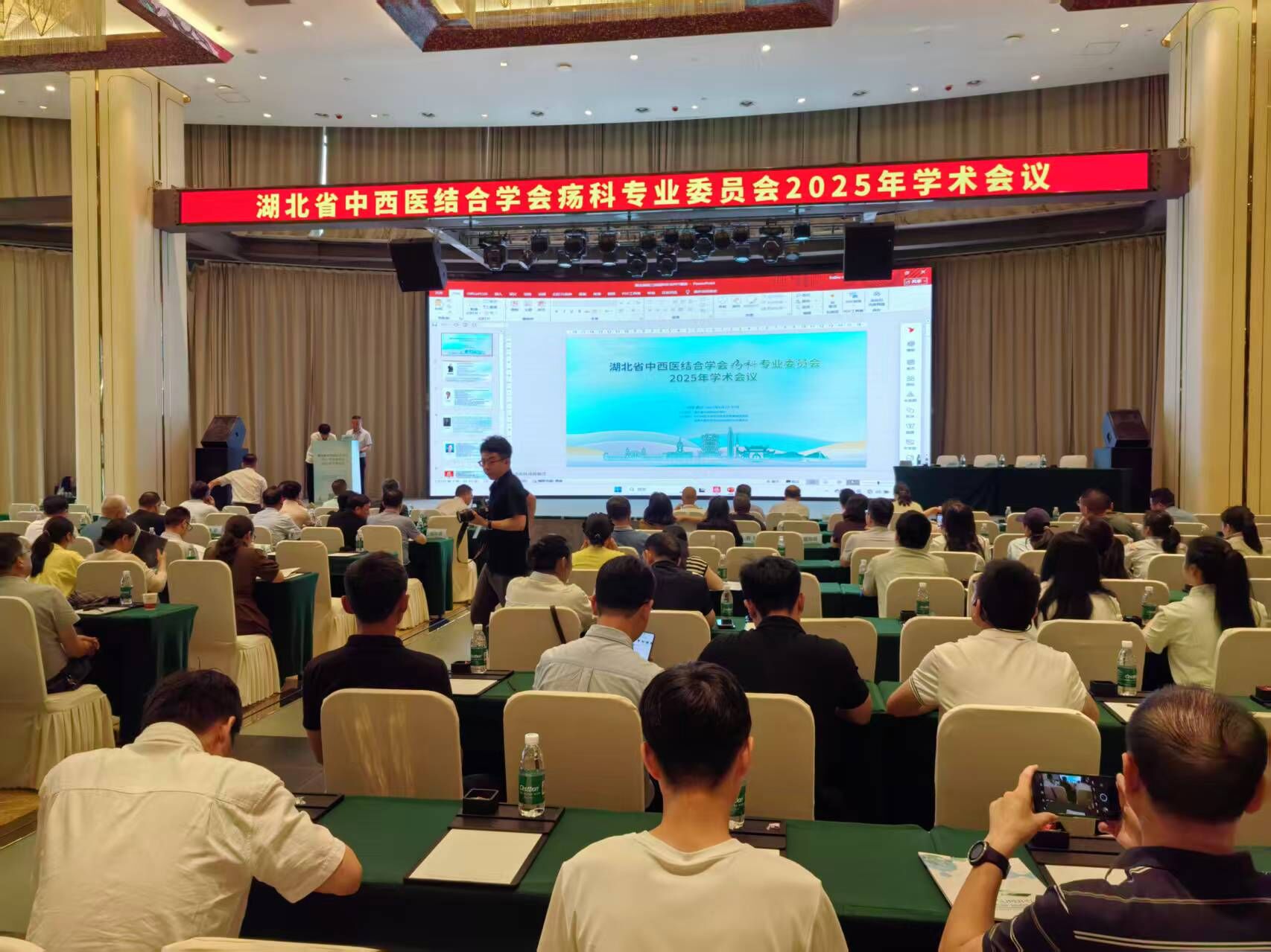 萊沃醫療‖湖北省中西醫結合學會瘍科專業委員會2025年學術會議，共探糖尿病足與慢性創面修復新未來